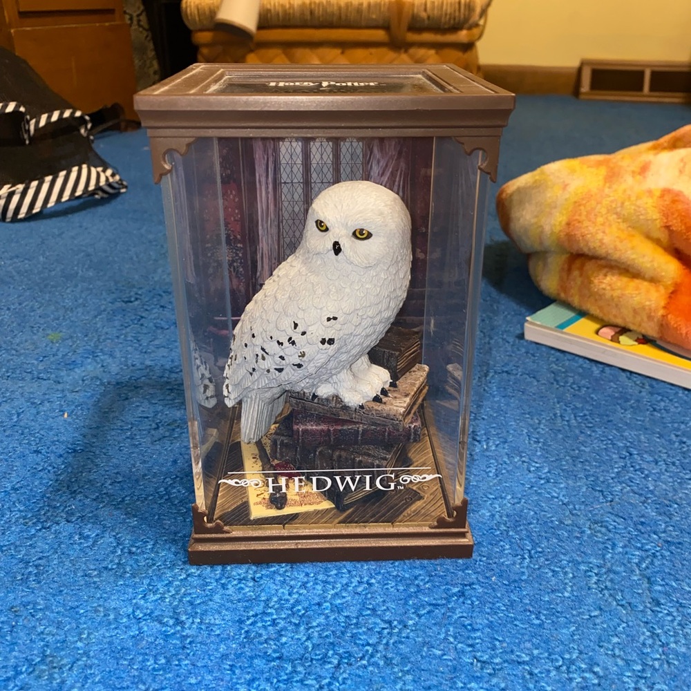 Harry Potter Hedwig Statue Desk Figure